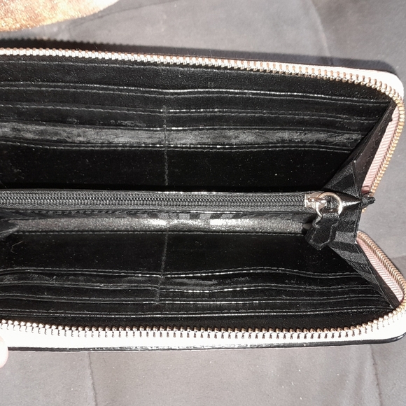 Victoria's Secret Quilted Blush Wallet EUC - Picture 4 of 7